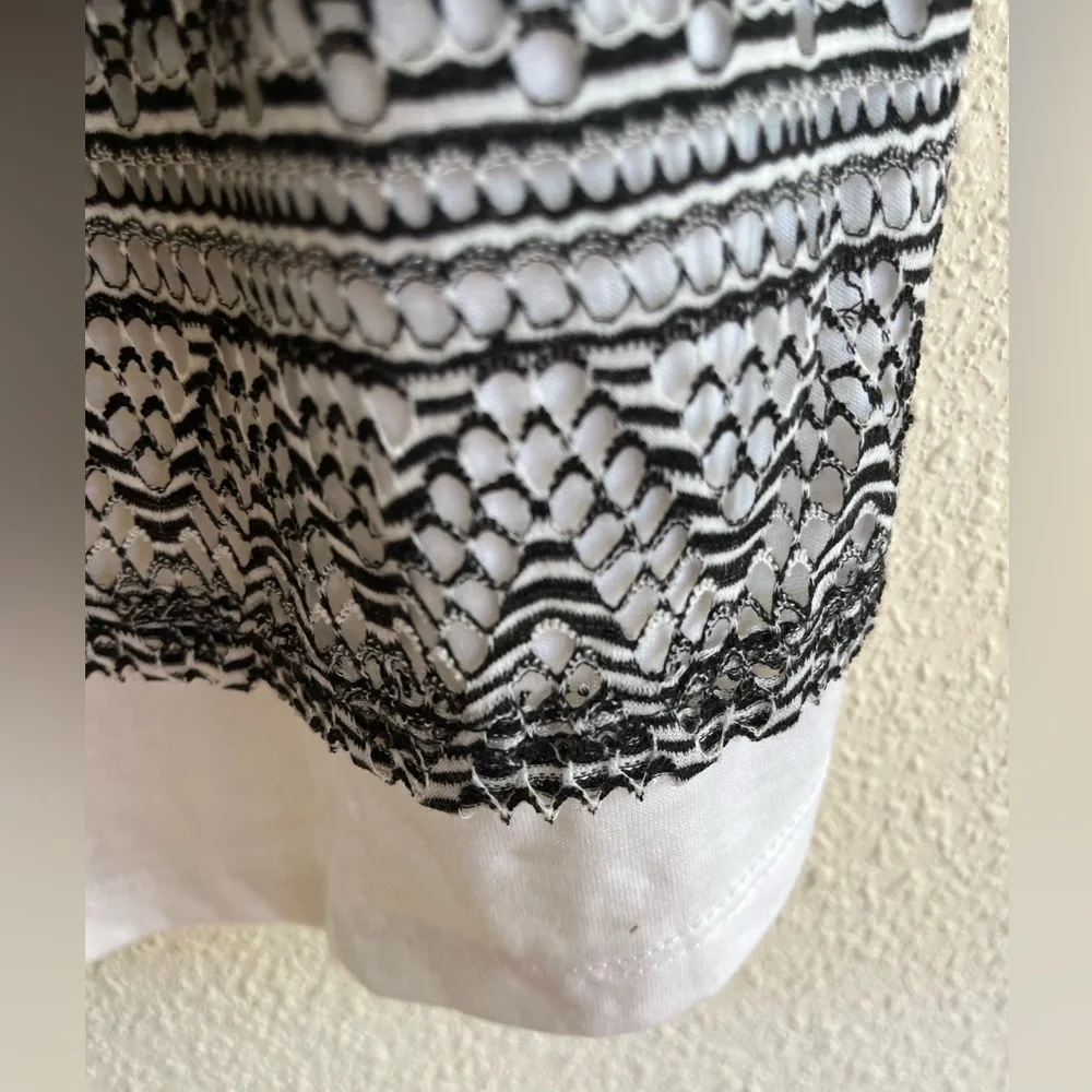 One World black and white tank - Picture 3 of 8